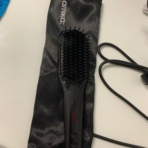 Amika polished perfection straightening brush